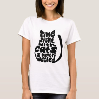 猫と使われる時間は決して無駄にされたTシャツではないです Tシャツ