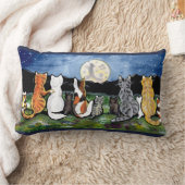 猫と子猫がムーンデザイナーのアートピローを見る|過去記事 ランバークッション (ブランケット)