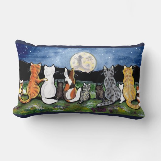 猫と子猫がムーンデザイナーのアートピローを見る|過去記事 ランバークッション (正面)