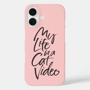 猫と暮らしている映像ブラックレタリング赤面ピンク iPhone 16ケース