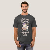 猫と暮らすストーリーを書く かわいいライター 猫 デザイン Tシャツ (正面フル)