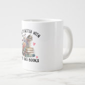 猫と本があると人生はもっと楽しい 面白い猫のデザイン ジャンボコーヒーマグカップ (正面右)