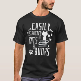 猫と本に夢中になる子供へのギフト 少年 Tシャツ