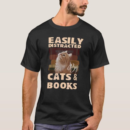 猫と本に夢中 猫 本 読書 Tシャツ (正面)