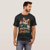 猫と本に夢中 Tシャツ (正面フル)
