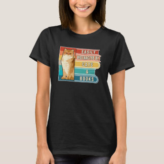 猫と本に気を取られがち 本の好きな人と猫好き Tシャツ