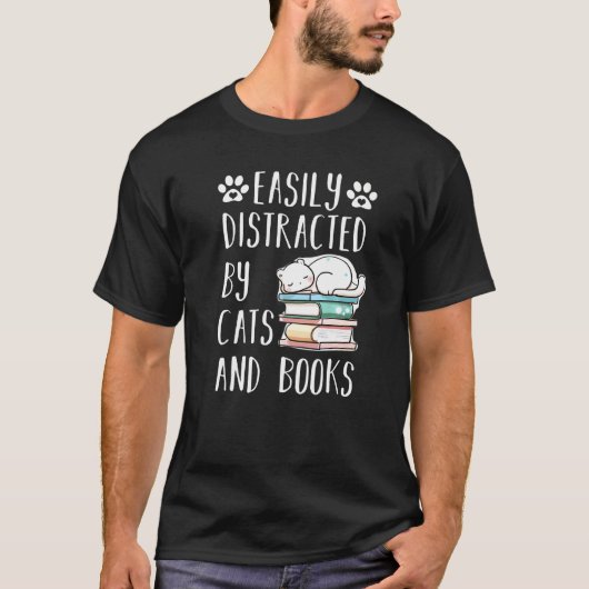 猫と本に気を取られがち 楽しい猫と読書好き Tシャツ (正面)