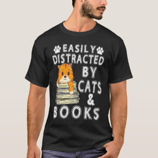 猫と本に気を取られやすい 猫か本か Tシャツ