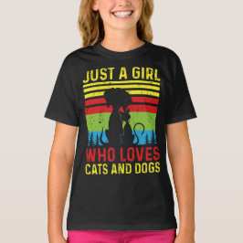 猫と犬が好きな女の子 Tシャツ