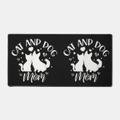 猫と犬の母の女の子愛犬の猫の母のママ デスクマット (正面)