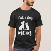 猫と犬の母親は動物をペット女性Tのために子犬 Tシャツ (正面)