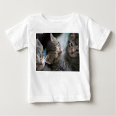 猫と犬 ベビーTシャツ (正面)