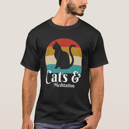 猫と瞑想 Tシャツ (正面)