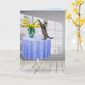 猫と誕生日黄色のチューリップ付きテーブルカード カード (黄色い花)