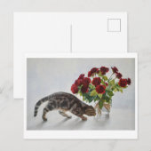 猫と赤のバラ – リアルな油彩画プリント ポストカード (正面/裏面)