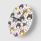 猫と足の指紋装飾用クッション ラウンド壁時計 (傾斜)