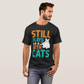 猫と遊ぶおじいちゃん Tシャツ (正面フル)