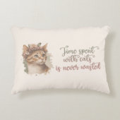 猫と過ごす時間のかわいい猫の水彩画デザイン アクセントクッション (正面)