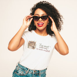 猫と過ごす時間のかわいい猫の水彩画デザイン Tシャツ