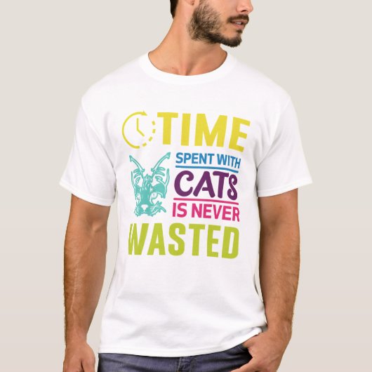猫と過ごす時間は無駄ではない Tシャツ (正面)