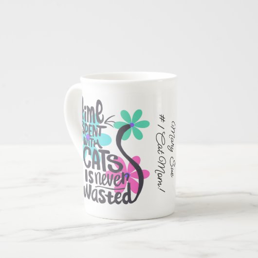 猫と過ごす時間、溝深い明るい花 ボーンチャイナマグカップ (正面左)