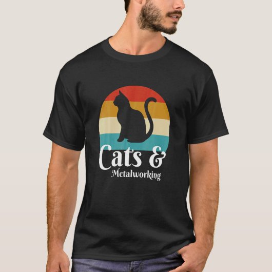 猫と金属加工 Tシャツ (正面)