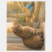 猫と鳥の窓辺の仲間たち フリースブランケット (正面)