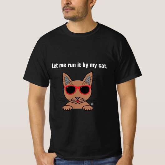 猫にチェックしてもらおう 面白いデザイン Tシャツ (正面)