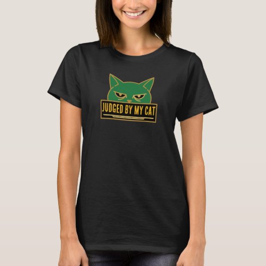 猫に判断される 私の猫の名前 Tシャツ (正面)