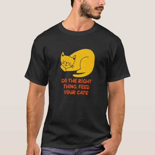 猫に正しい餌を Right Thing Feed Your Cats 猫のフレーズ 子猫の引用 Tシャツ (正面)