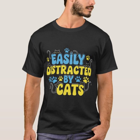 猫に気を取られがち Tシャツ (正面)