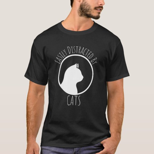 猫に気を取られがち Tシャツ (正面)