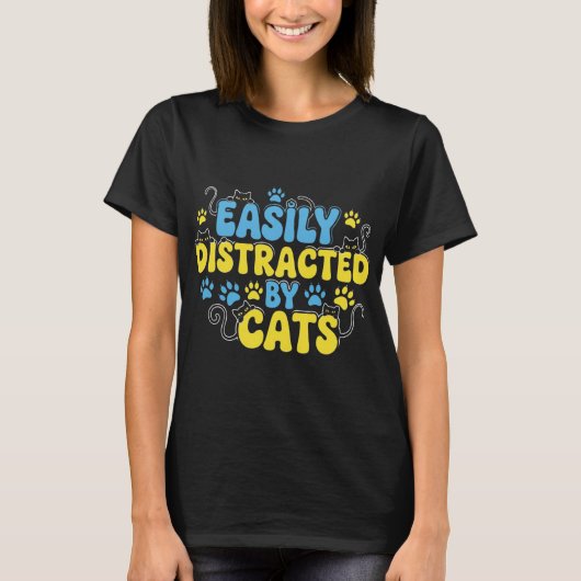 猫に気を取られがち Tシャツ (正面)
