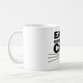 猫に気を取られるのは仕方ない マグカップ | We Are All Mugs (左)
