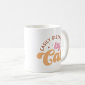 猫に気を取られる コーヒーマグカップ (正面右)