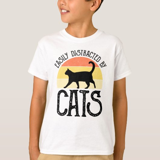 猫に気を取られる Tシャツ (正面)