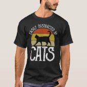 猫に気を取られる Tシャツ (正面)
