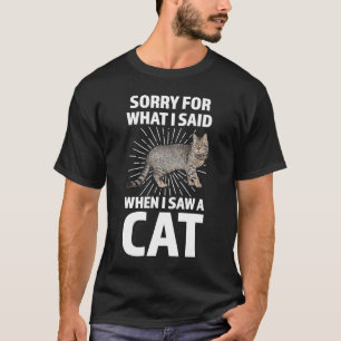 猫に見与ええる Tシャツ