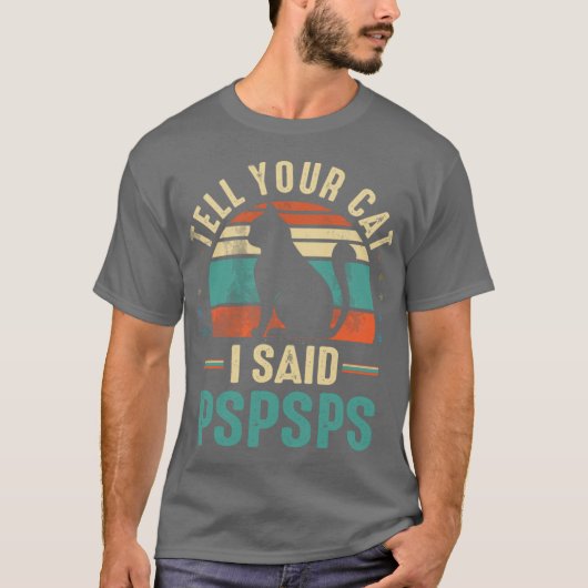 猫に言伝を「シーシーシーシーシーシーシー、友達家族」 Tシャツ (正面)