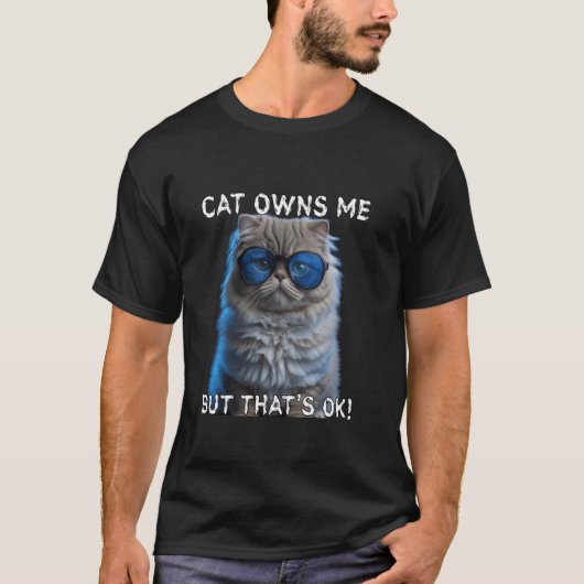 猫に飼われてる、ネコ好きパパ、ネコ好きママ、子猫、ネコ Tシャツ (正面)