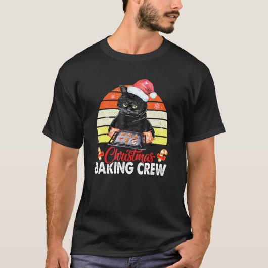 猫のクリスマスクッキー作り部 クリスマス Tシャツ (正面)