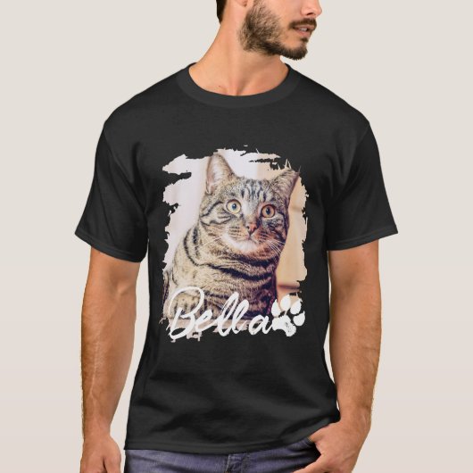 猫のシンプルタイポグラフィモダン名と写真 Tシャツ (正面)