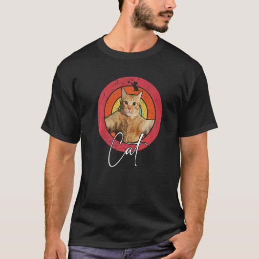 猫のセルフィーと丸い虹 Tシャツ (正面)