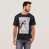 猫のタトゥーアーティスト 浮世絵 風 和風 コイ インク イラスト Tシャツ (正面フル)