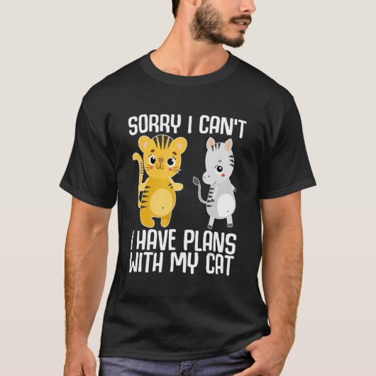 猫のデシと予定が合わないでごめんなさい Tシャツ (正面)