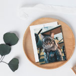 猫のパイロットと飛行機の航空愛好家の誕生日面白カード ポストカード<br><div class="desc">パイロットまたは航空愛好家のための、革のジャケットを着て眼鏡をかけた猫の写真と背景に飛行機が写った誕生日カード。カード内には「高度を楽しむ猫です」という誕生日のメッセージ。自分の名前、住所、誕生日のメッセージをカスタマイズして、特別なものにすることができます。

猫パイロットと飛行機、かっこいい面白航空誕生日カードは、Soar In Style Designs LLCの著作権です。</div>