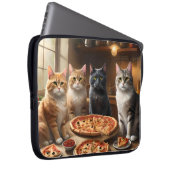 猫のピザパーティーの夜、 ラップトップスリーブ (正面右)