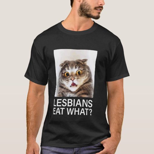 猫のレズビアンが食べるもの Tシャツ (正面)