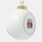 猫の人はスケルトンのハロウィン・ティーが怖い セラミックボールオーナメント (左)