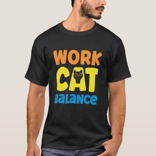 猫の仕事とバランス 2 Tシャツ (正面)
